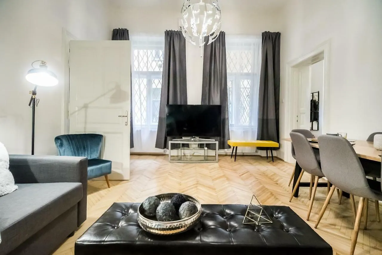 Bpr Colorlib Art Apartment Budapest