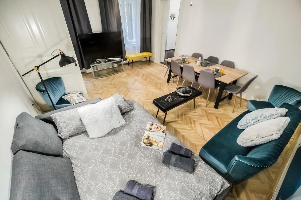 Bpr Colorlib Art Apartment Budapest