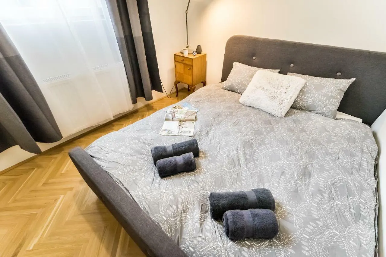 Bpr Colorlib Art Apartment Budapest Hungary