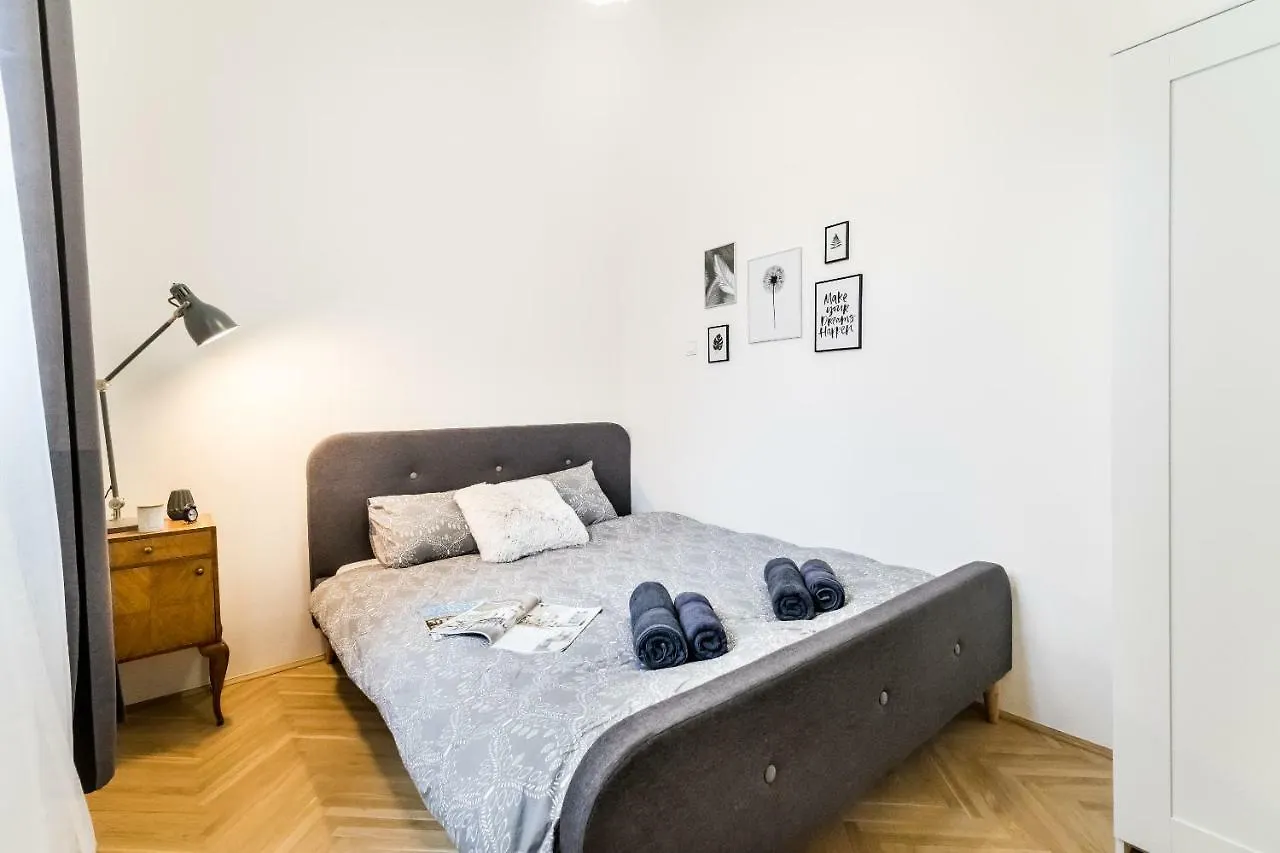 Bpr Colorlib Art Apartment Budapest 0*,