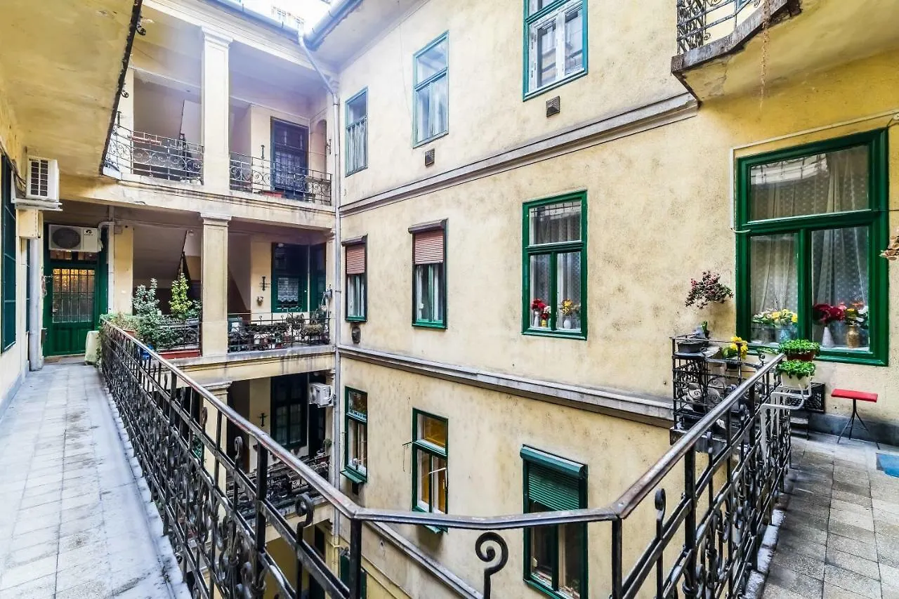 Bpr Colorlib Art Apartment Budapest Hungary