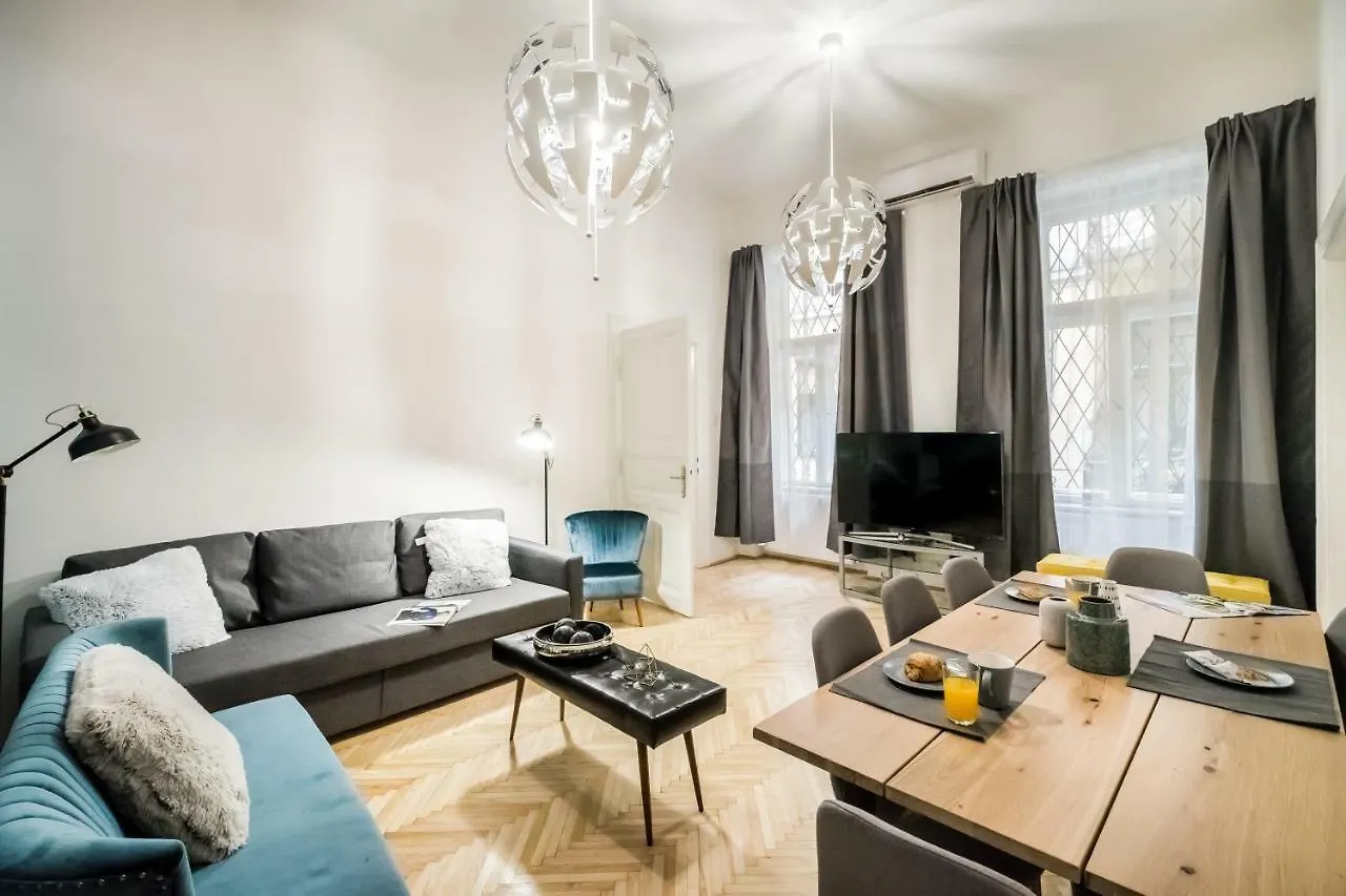 Bpr Colorlib Art Apartment Budapest