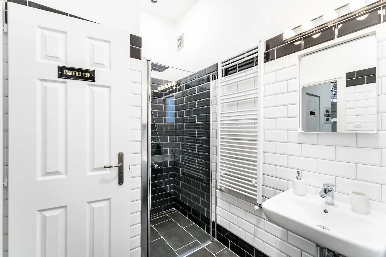 Bpr Colorlib Art Apartment Будапешт