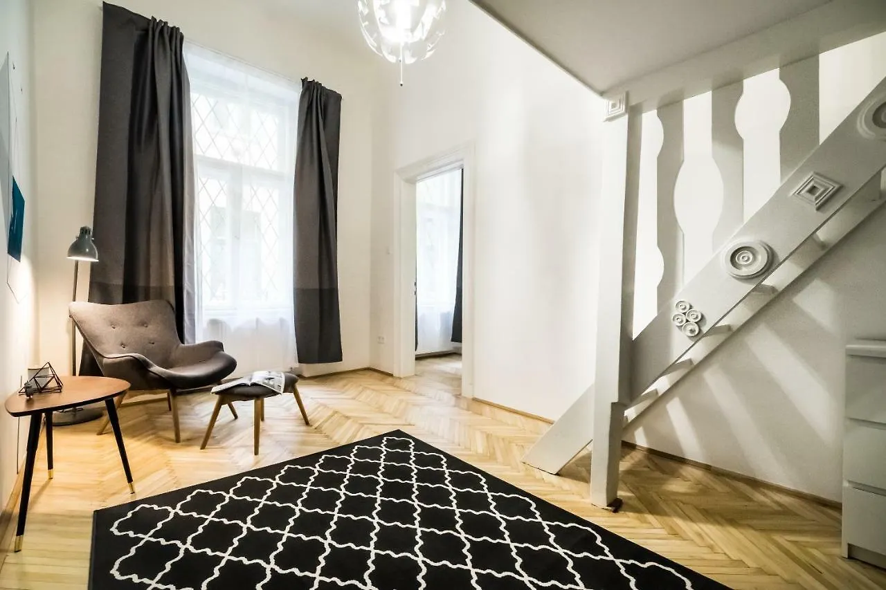 Bpr Colorlib Art Apartment Будапешт