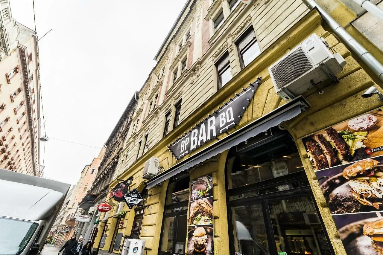 Bpr Colorlib Art Apartment Будапешт