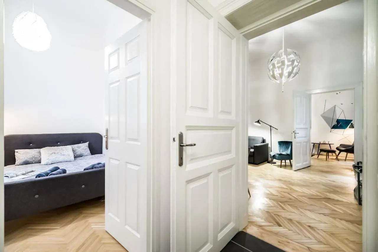 Bpr Colorlib Art Apartment Будапешт