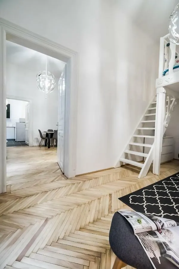 Bpr Colorlib Art Apartment Будапешт